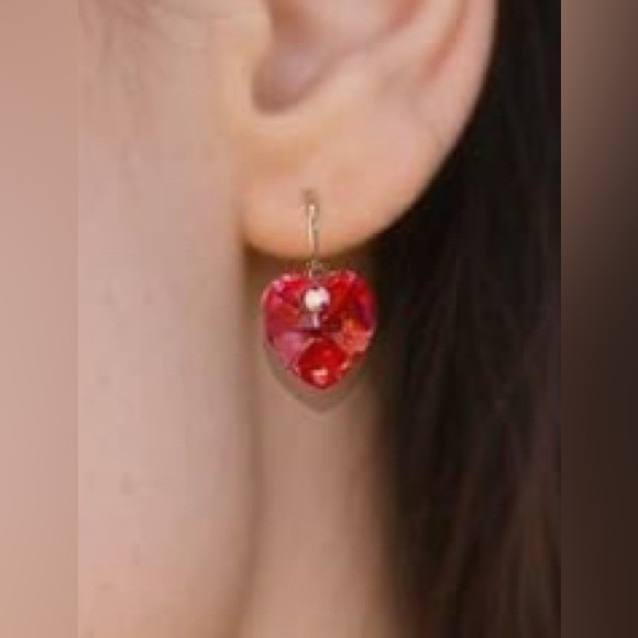 Gorgeous Neiman Marcus 18KT Dip Swarovski Crystal red Heart earrings - Picture 2 of 4